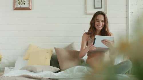 代生包成功女孩冻胚移植后能捏腿么！代生包成功女孩过程！