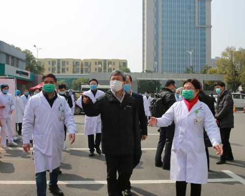 产后风湿病早期的症状表现、及能治疗好吗